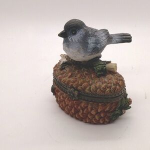 Department‎ 56 Chickadee Bird on Pinecone Hinged Trinket Ring dresser vanity Box